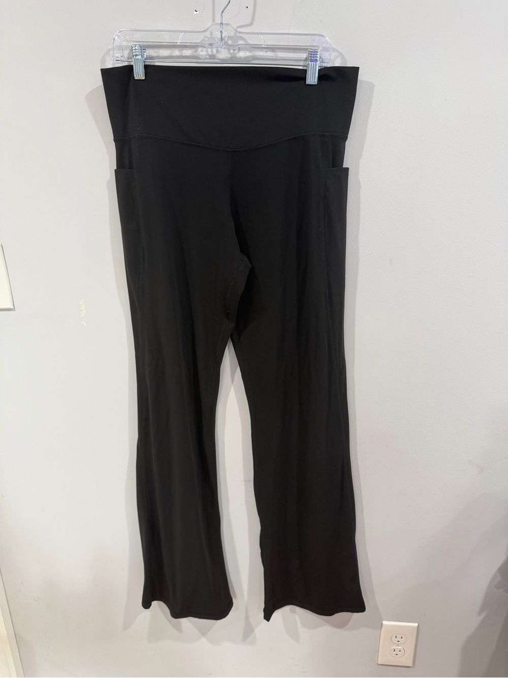 Women's Black Wide-Leg High-Waist Pants with Side Pockets